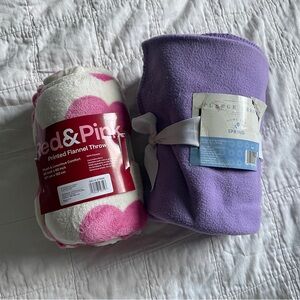 2 brand new blankets